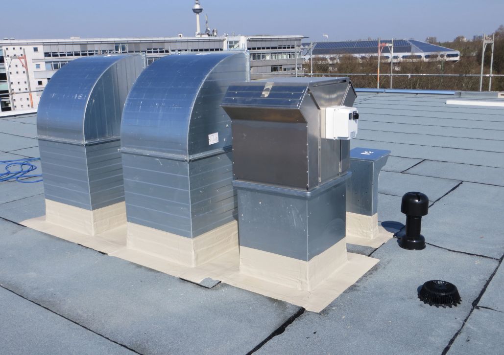 Aperture con impermeabilizzazione guaine liquide su un tetto piano Guaine liquide collegamento aperture