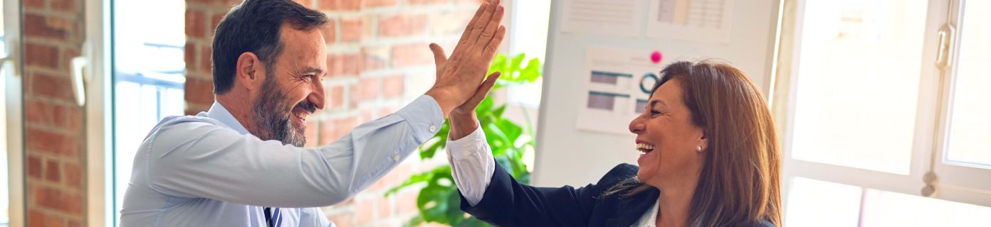 Teamwork Header Werte Handschlag