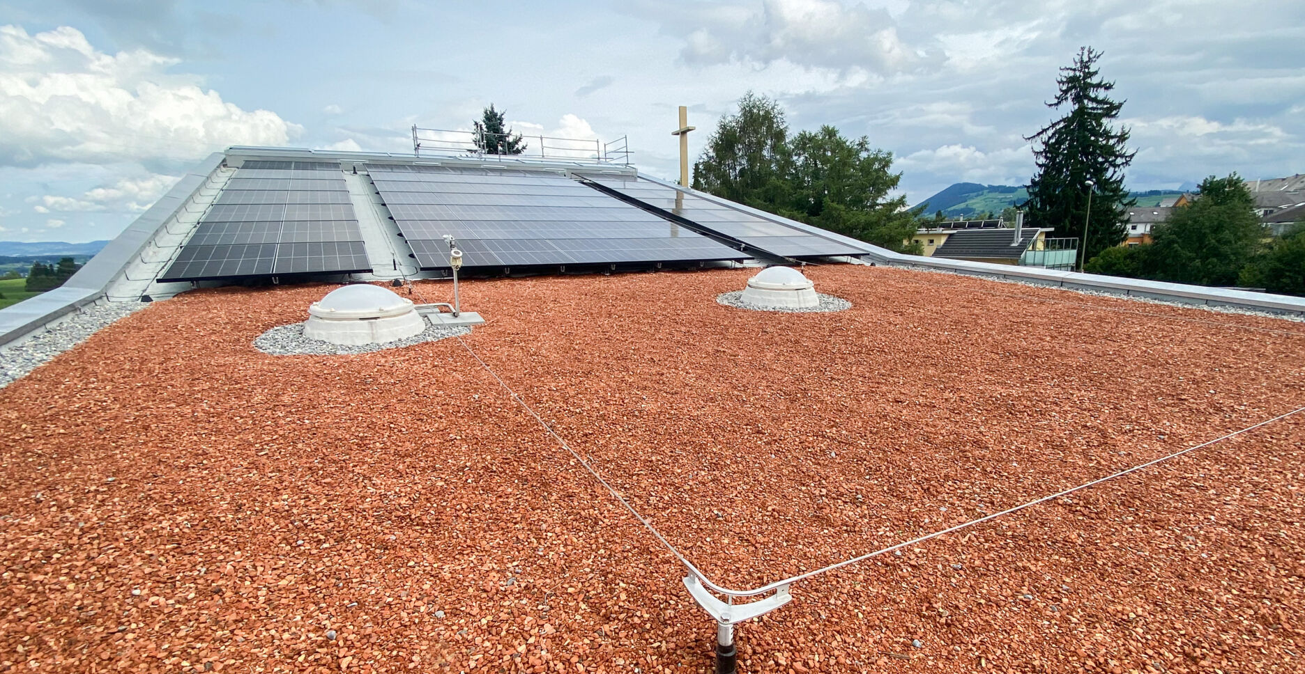 BefTec Montage auf dem Dach einer Kirche in Samstagern BefTec Montage