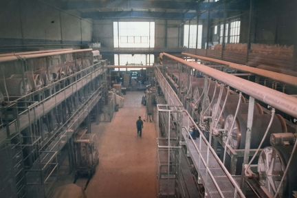 Werk Vaparoid in Turtmann mit Mitarbeiter Werk Vaparoid Turtmann