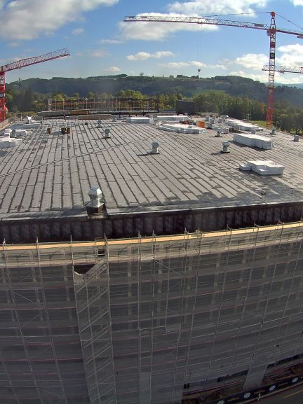 Lavori di costruzione della pista di ghiaccio di Friburgo all'ombra Patinoire de Fribourg