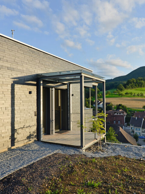 Eine lebendige Fassade mit Schiefer