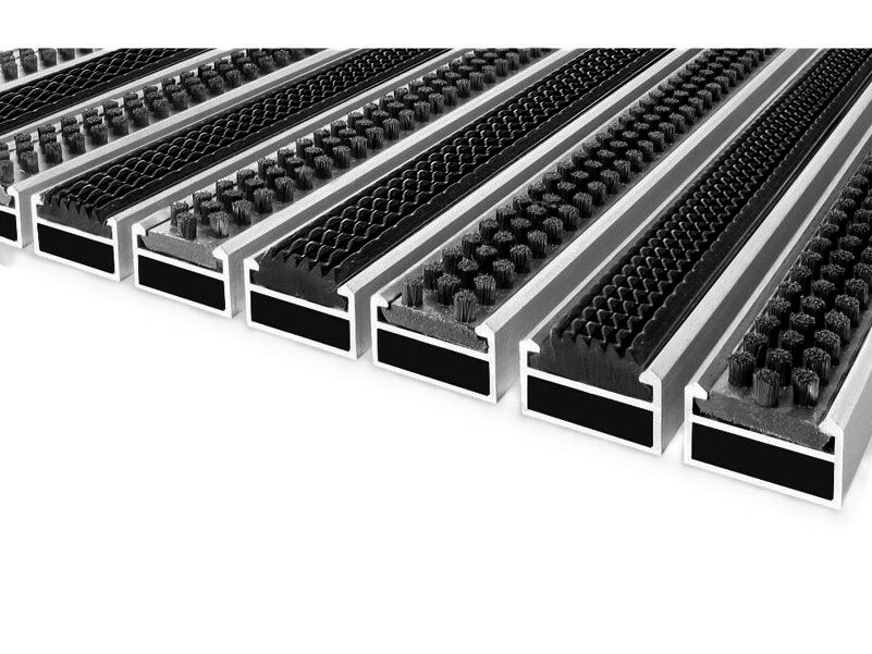 Sauberlaufmatte GCB Matte mit Gummi- und Bürsteneinsatz